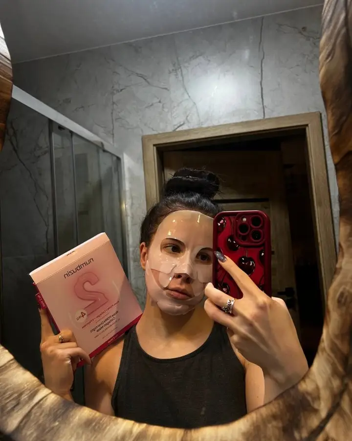 Ulia filming a Numbuzin sheet mask routine