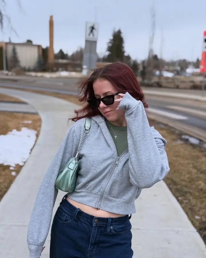 Ulia in a casual street-style outfit